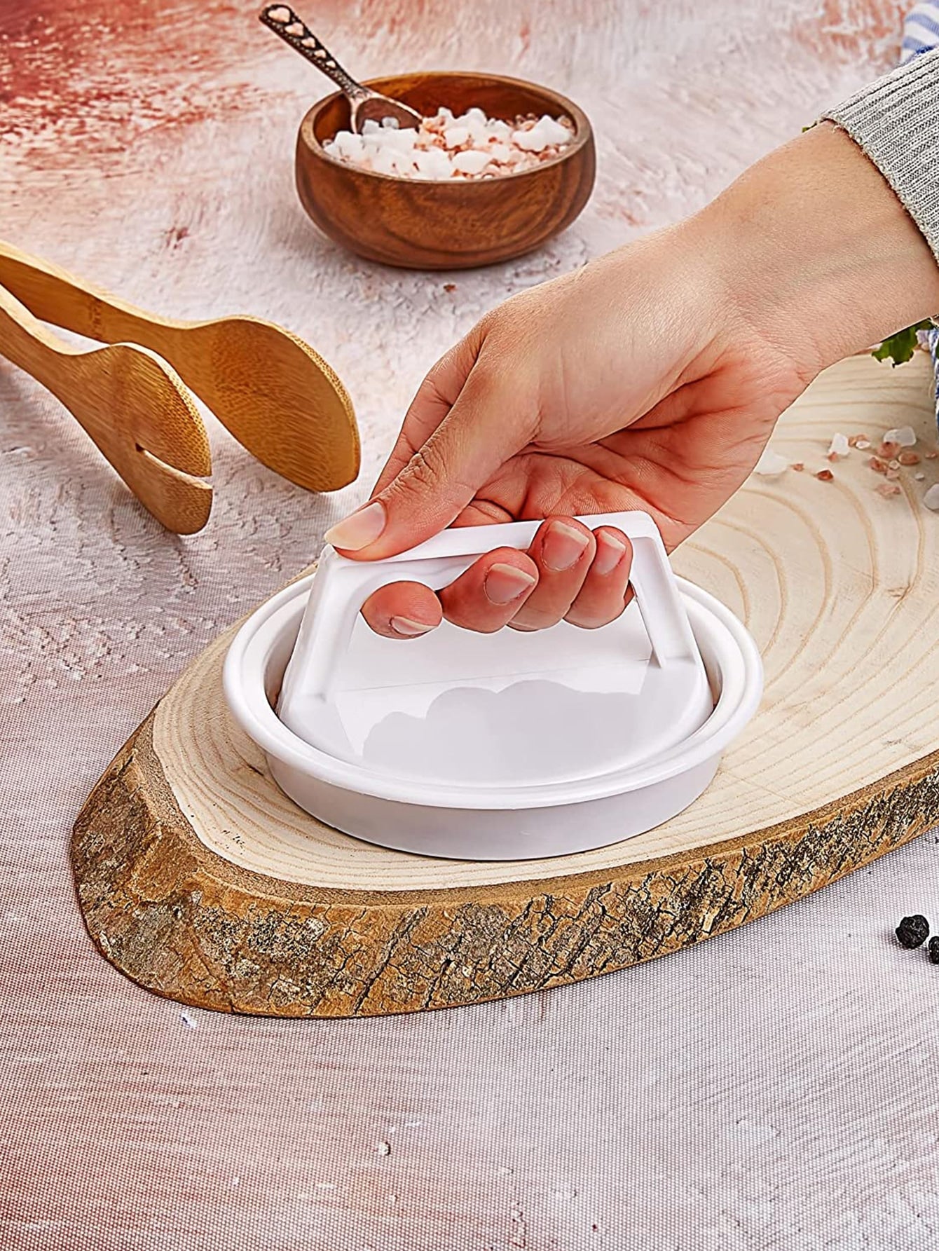 Easy-Release Burger Press Patty Maker – Perfectly Sized Hamburger Mold Rings for BBQ & Grill, Durable Polypropylene Kitchen Tool with Flip-Top Lid for Uniform Meat Patties, Practical Kitchenware, Easygrip Handle